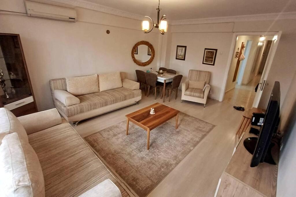 Apartamento 3+1 , Historical Elevator, Warm House Next To Sea Esmirna Exterior foto